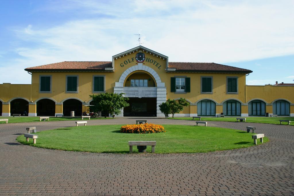 Le Robinie Golf & Resort Solbiate Olona Exterior photo